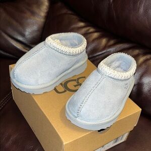 UGG baby walker size 6 Light Blue Slippers